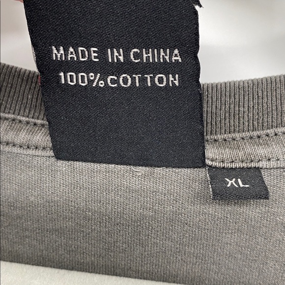 Red Hot Chili Peppers Tour Tee Shirt Men’s Size XL - Picture 10 of 10